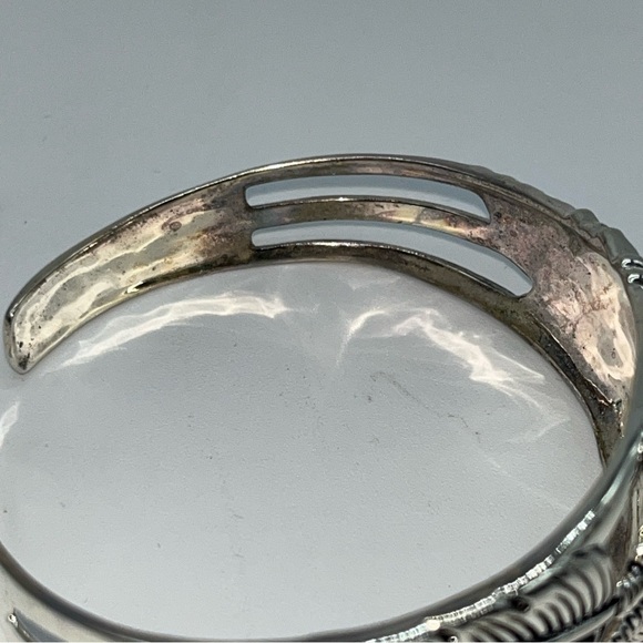 Stauer Spirit of the Southwest 14 kt American Turquoise, Eagle & Feathers Cuff - Picture 6 of 13